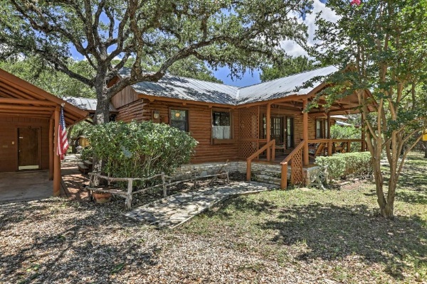 2 Canyon Lake Cabins - 3BR Total - on 2.7 Acres! image 28