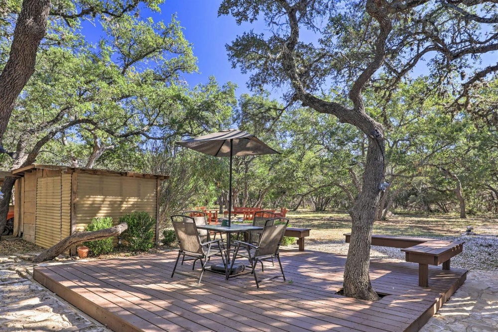 2 Canyon Lake Cabins - 3BR Total - on 2.7 Acres! Main image